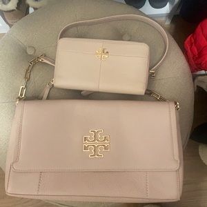 Only worn once  Tory Burch medium size crossbody bag with matching wallet
